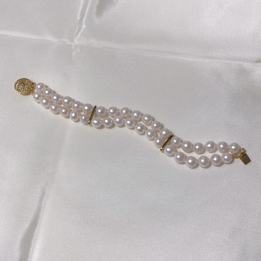 pearl bracelet